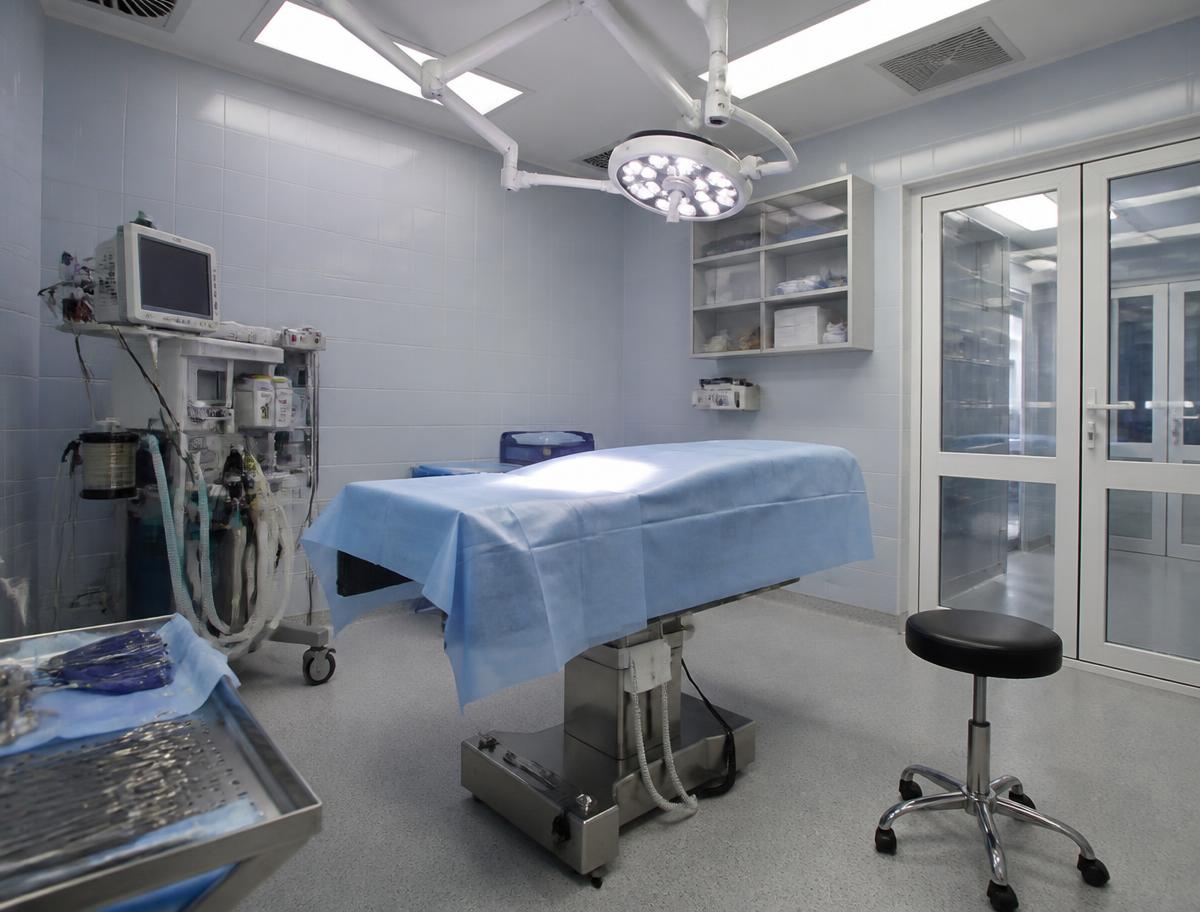 Quirófano veterinario equipado